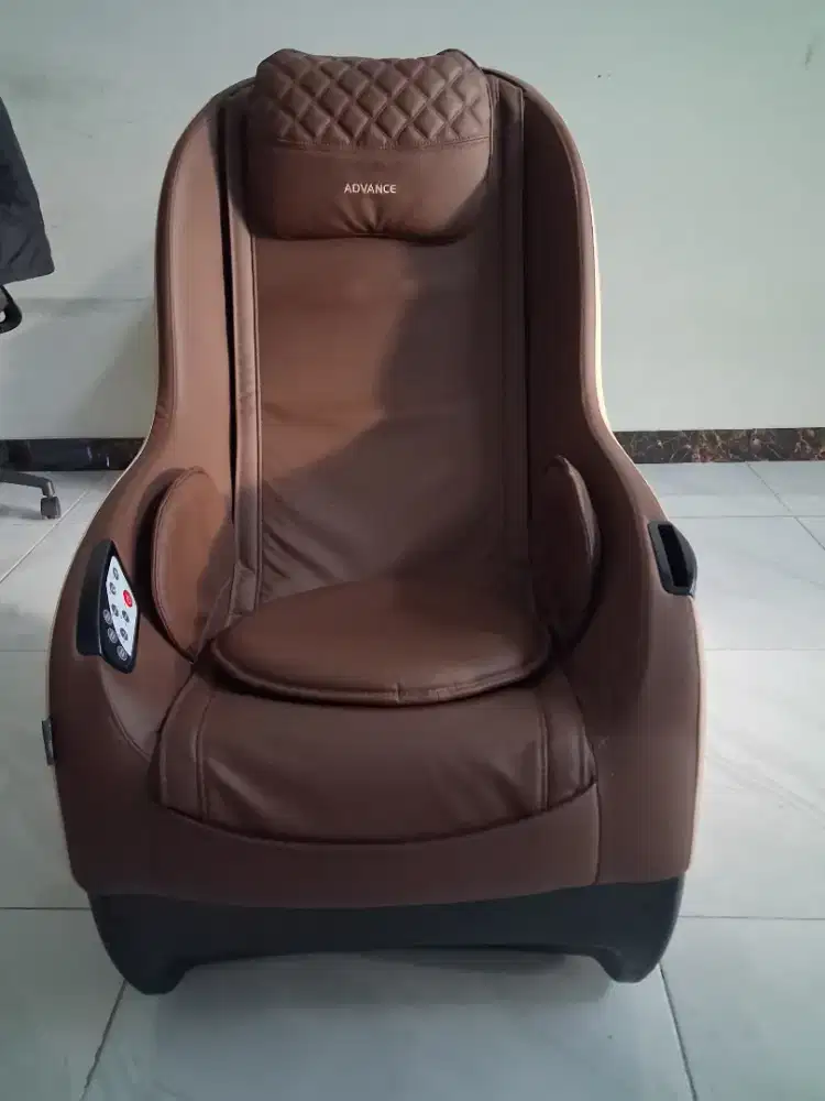 Kursi Pijat merk Advance  1 set bersama pijat kaki