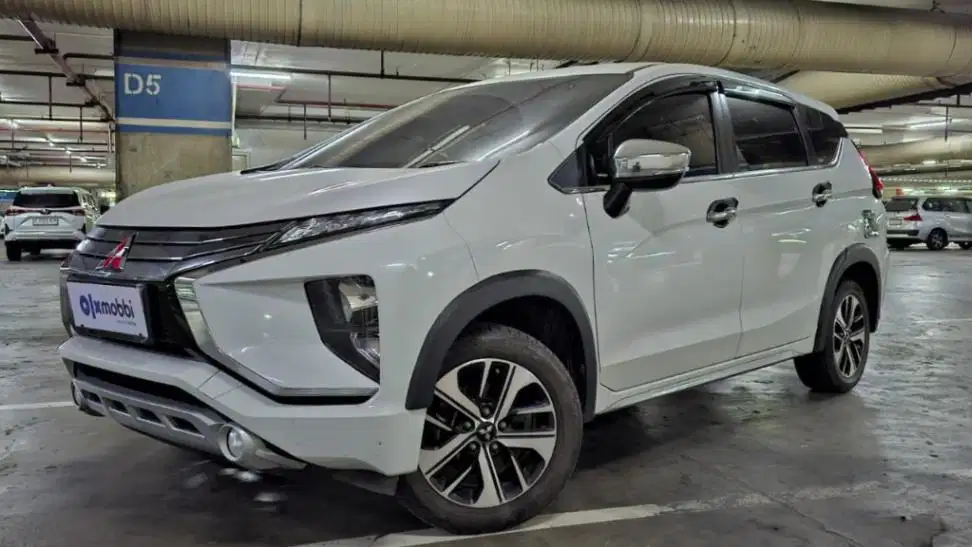 Pajak Panjang - Mitsubishi Xpander 1.5 Ultimate Bensin-AT 2018