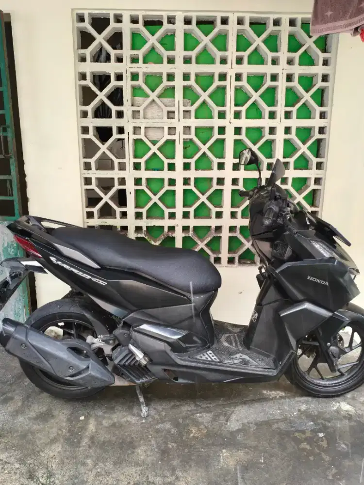 Vario 160 2022 hitam