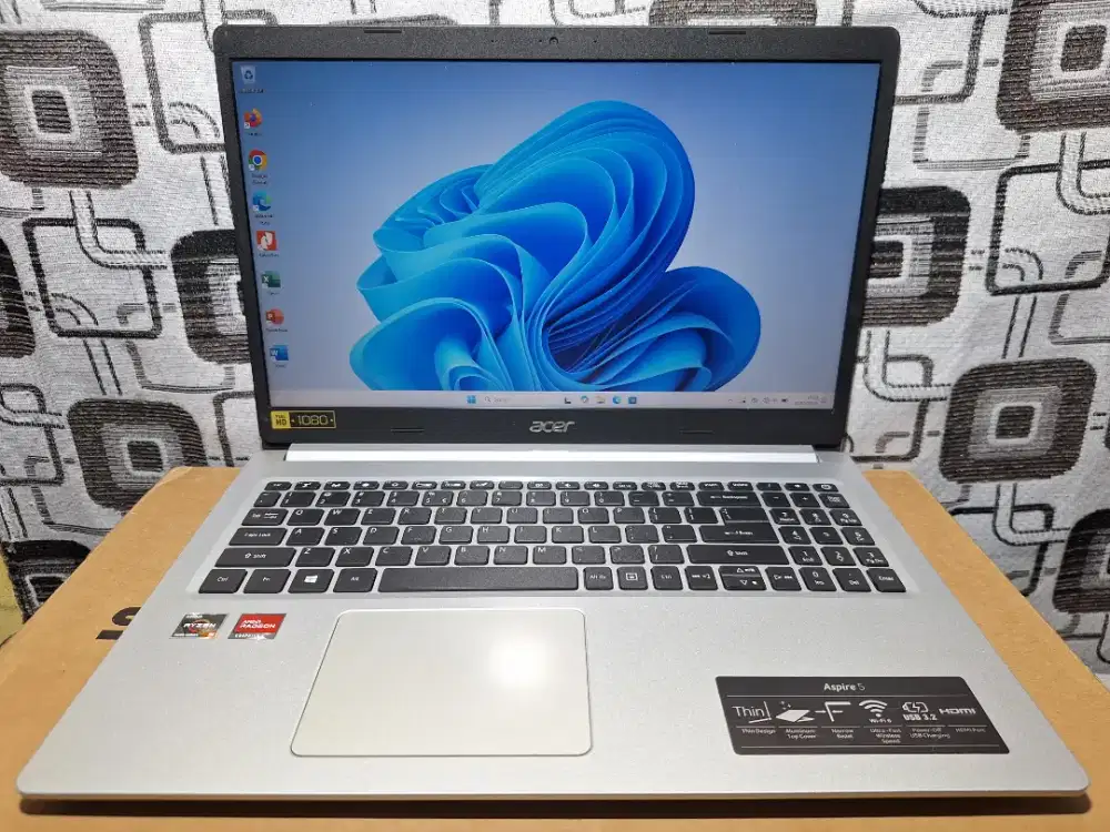Laptop Acer Ryzen 3 5000 ram 8gb ssd 512gb slim bazelless siap pakai