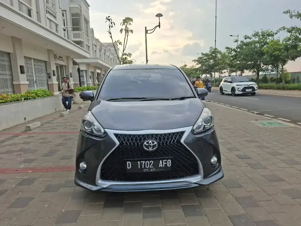 Dp 5 jt Toyota Sienta V MT 2017