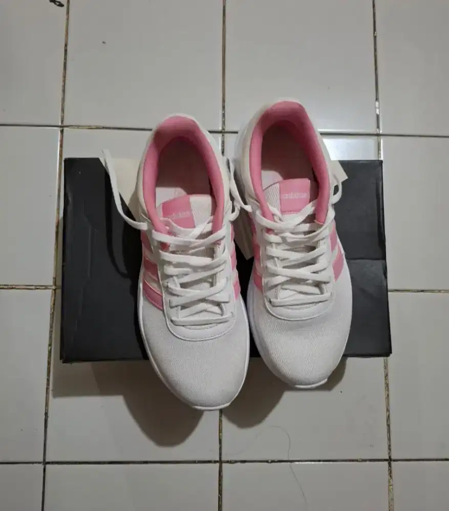Sepatu Adidas Cloudfoam. Women