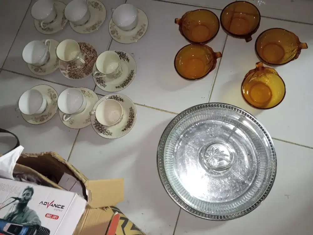 Cangkir mangkok kecil tempat kue putar semua Rp 100rb net, ok semua