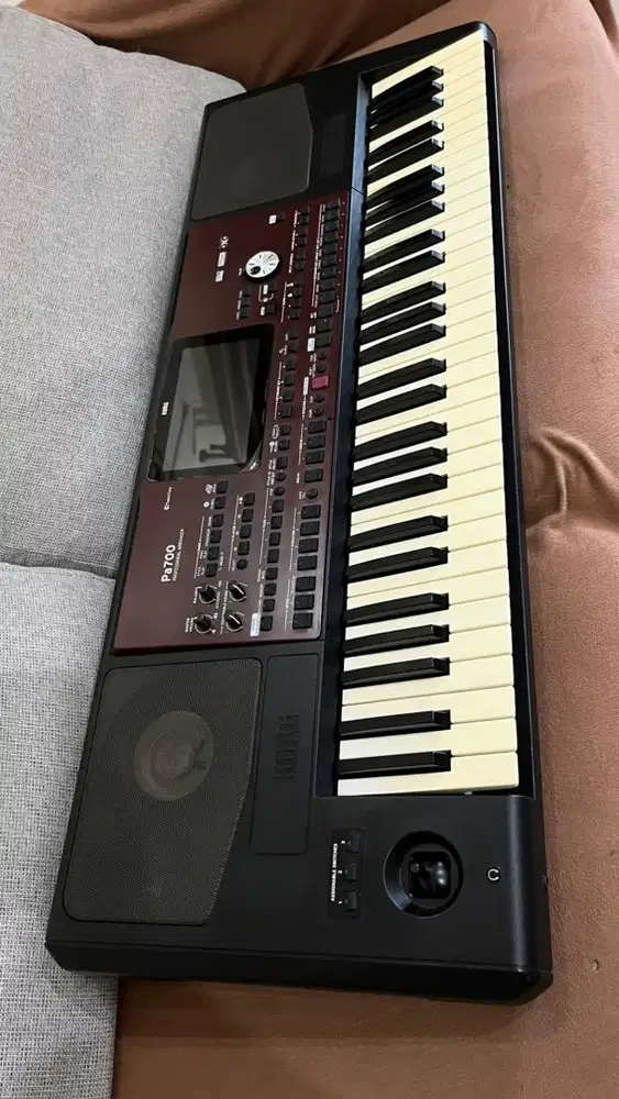 Korg pa 700 RCA bekas
