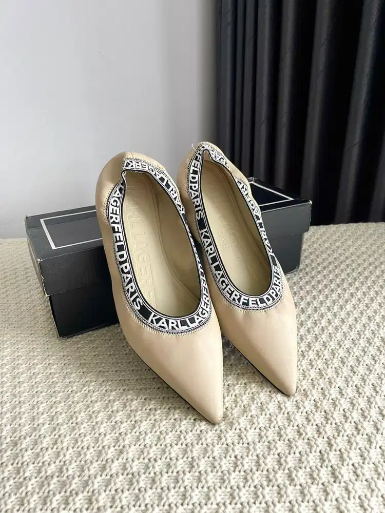 Sepatu wanita Karl Lagerfield