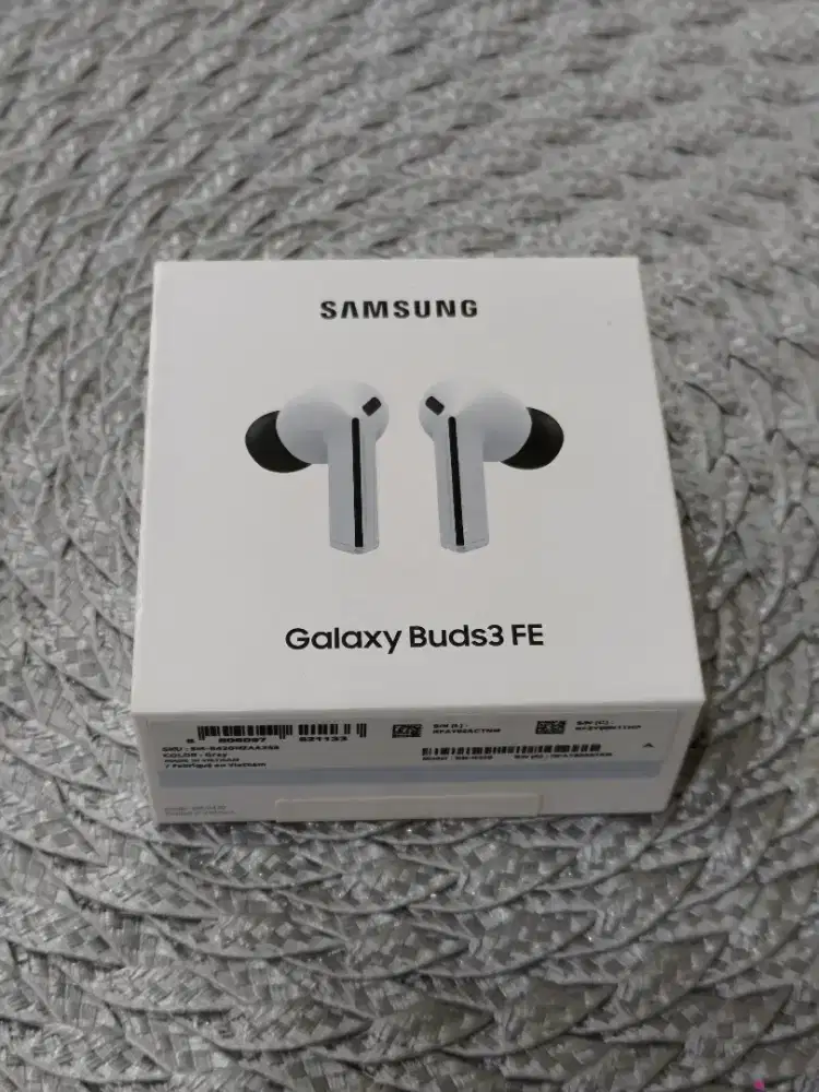 Baru segel samsung Galaxy buds 3 fe gray