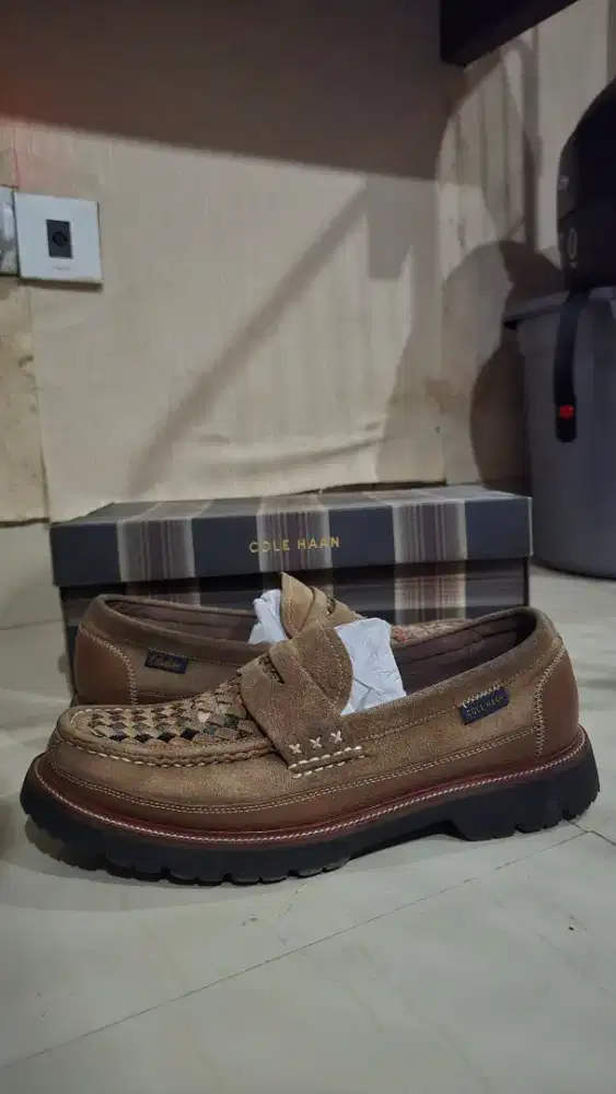 Sepatu branded Cole Haan x Pendleton