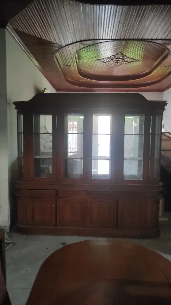 Lemari Pajang Kayu Jati