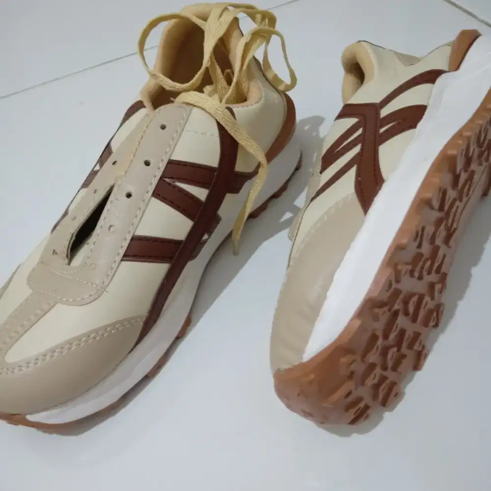 Sepatu cewek/cowok 50000