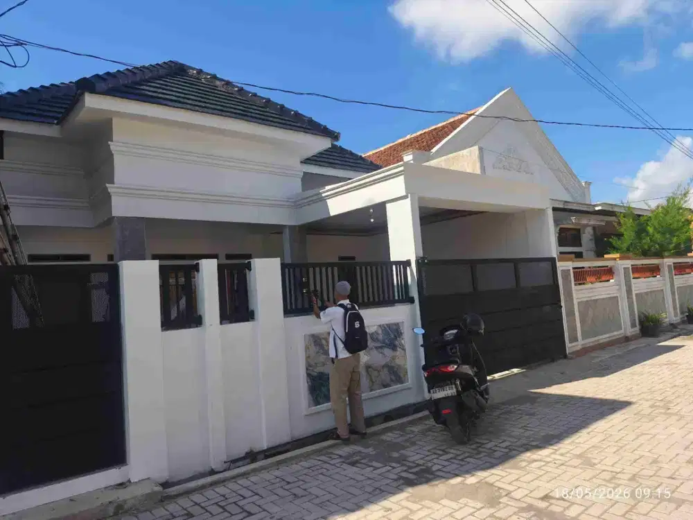 DIJUAL RUMAH CANTIK WARU GENTAN SOLO