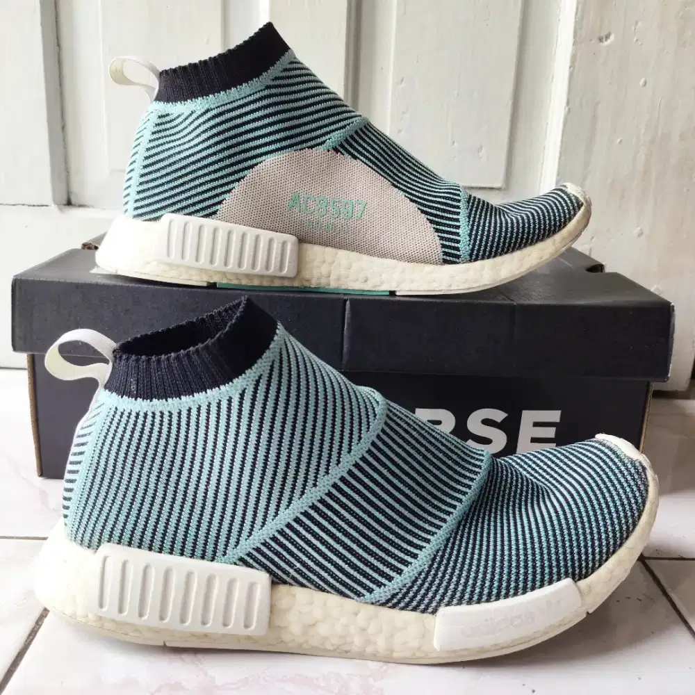 Sepatu Second Adidas NMD Original Size 44