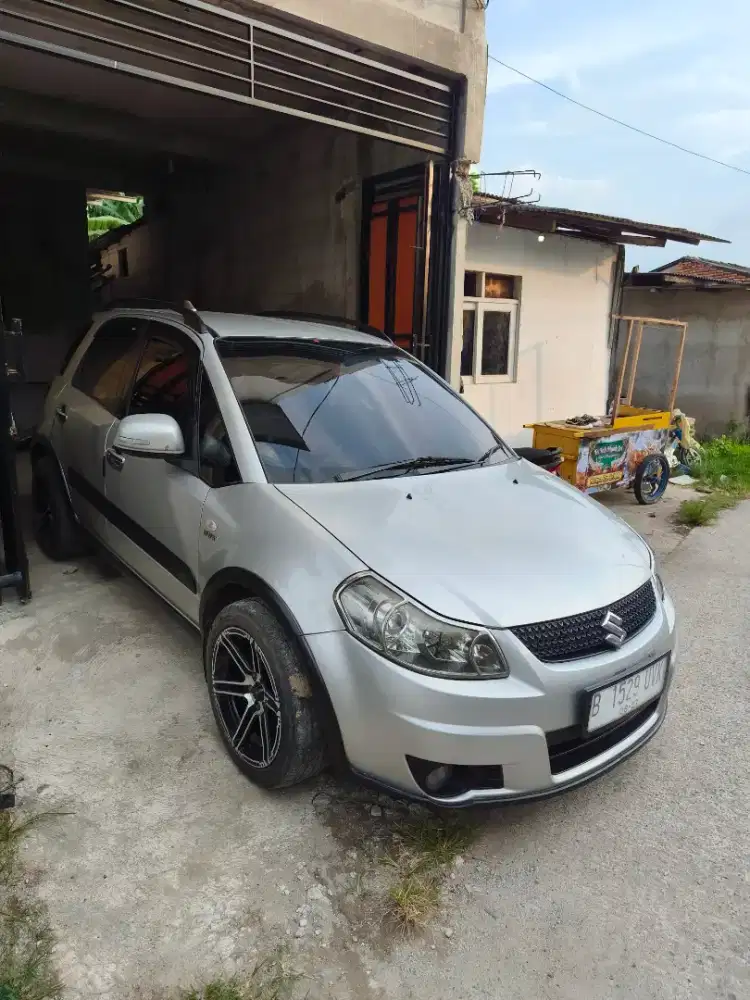 Dijual Suzuki Sx4 x-over th. 2010 Manual