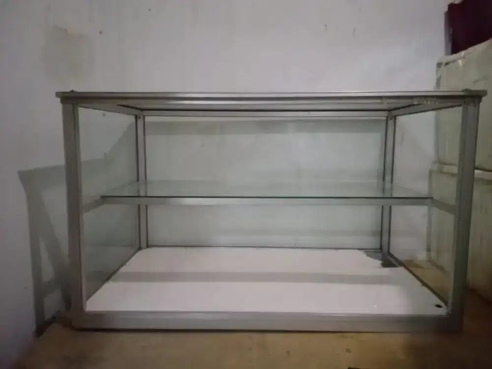 Etalase warung kondisi bagus