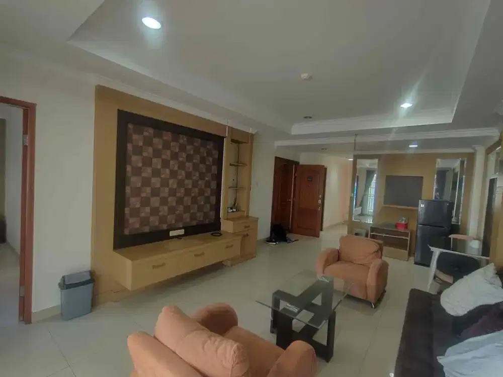 Disewakan 3 kamar apartemen mediterania lagoon semi furnish Lantai 6 Private lift
