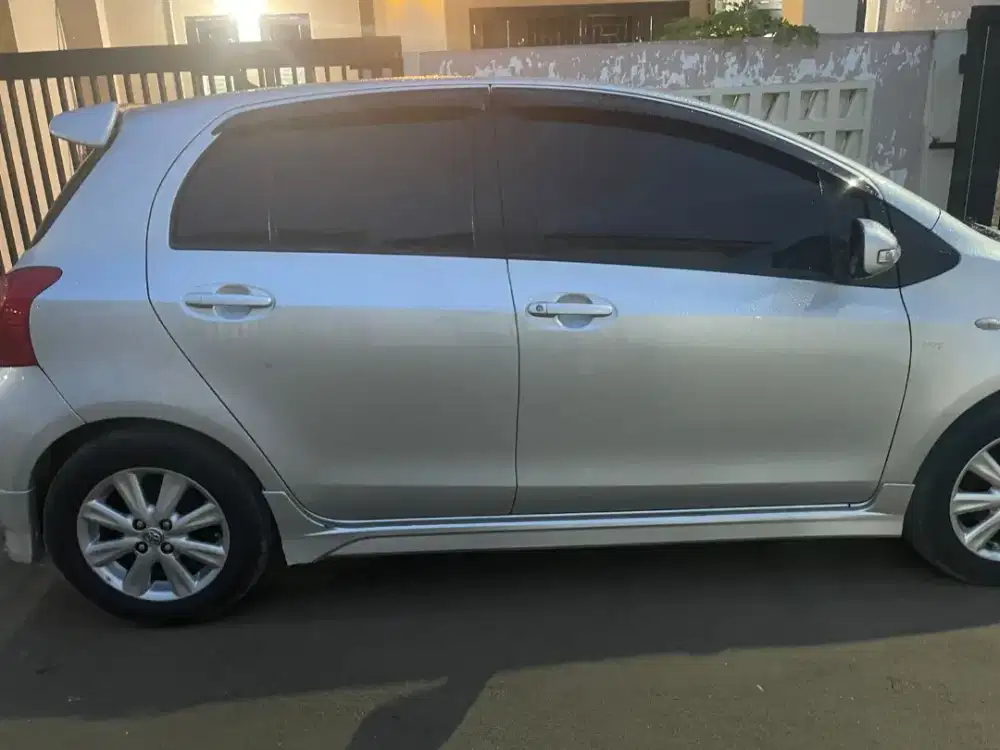Yaris E 2012 AT