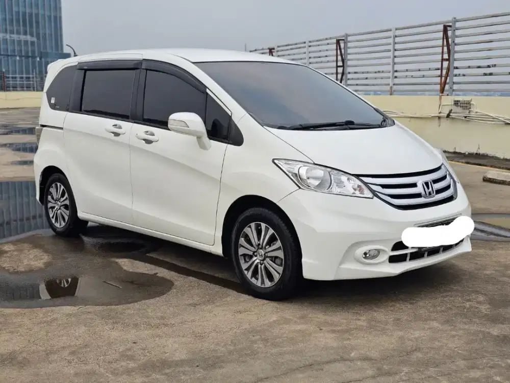Honda Freed th 2015 warna putih type tertinggi, kondisi full orisinil