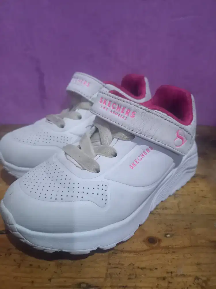 Sepatu skechers anak
