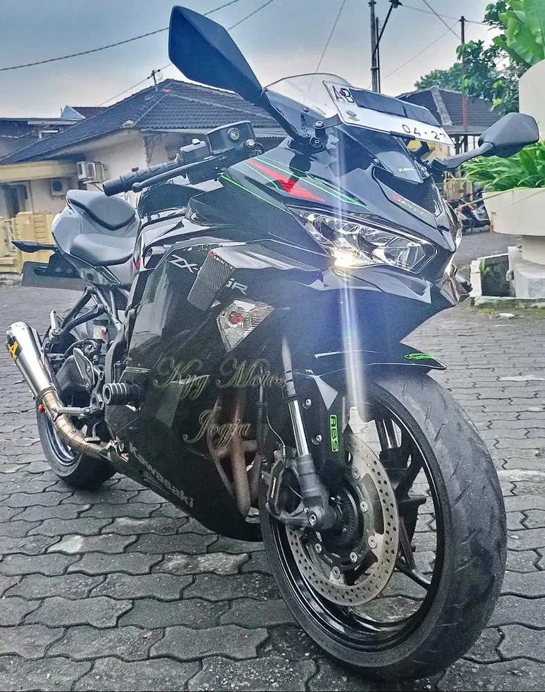 Kawasaki Ninja ZX25R Hitam 2022 AB Bantul Pajak Baru (No Minus)