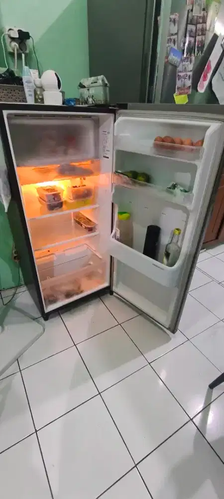 Kulkas bekas merek Panasonic