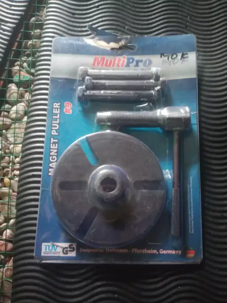 Tracker magnet multi fungsi