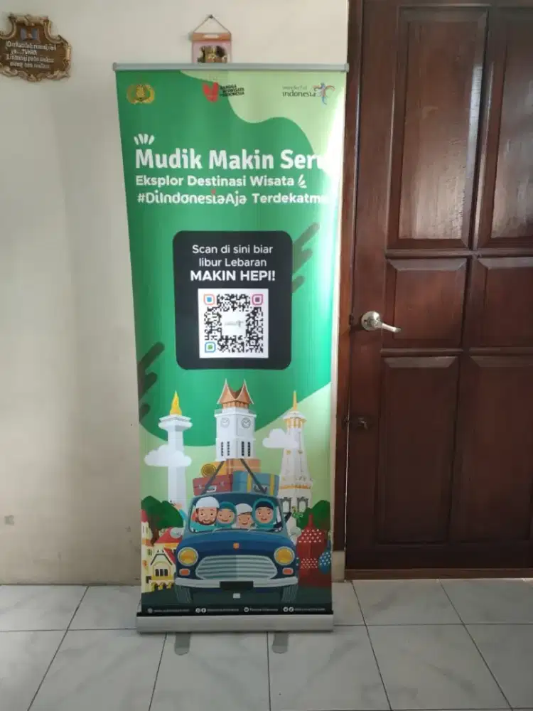 banner roll standing