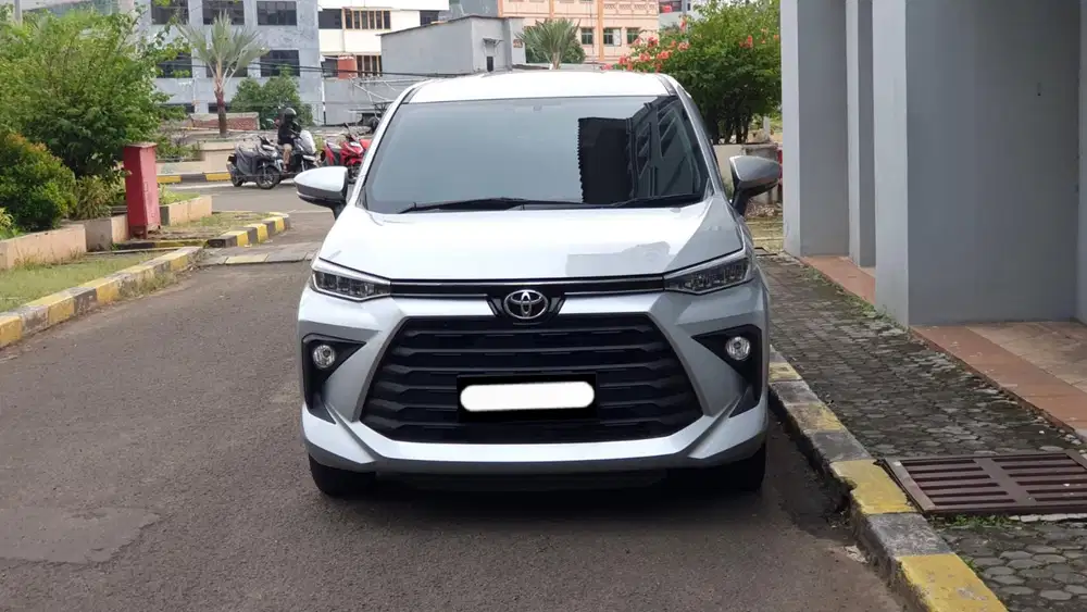 Km 13 ribuan toyota avanza g cvt matic 2023 silver pajak panjang