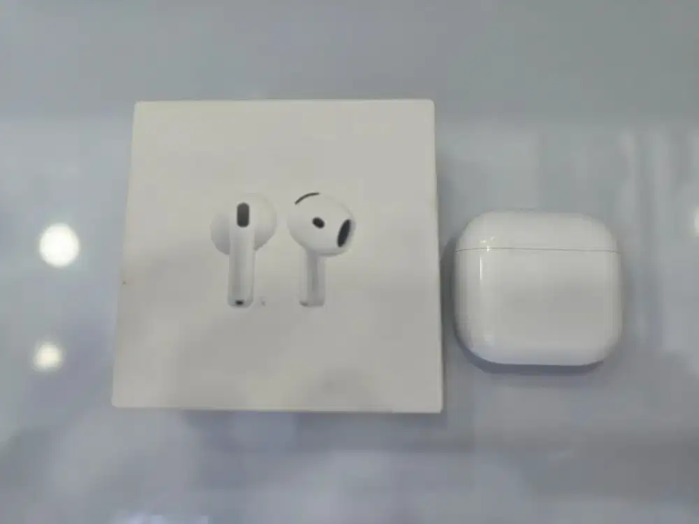 Apple Airpods Gen 4 (Non ANC) Garansi resmi Apple 8 bulan -MasterCom