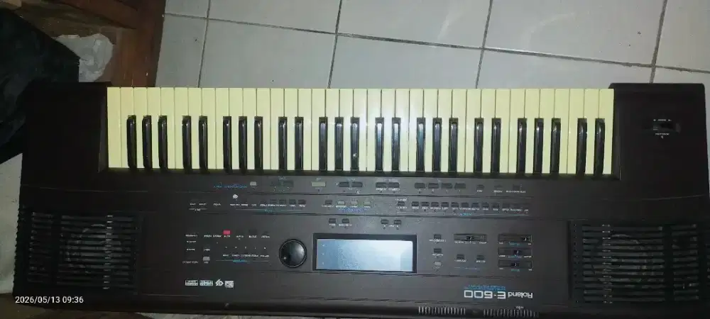 Roland E 600 workstation