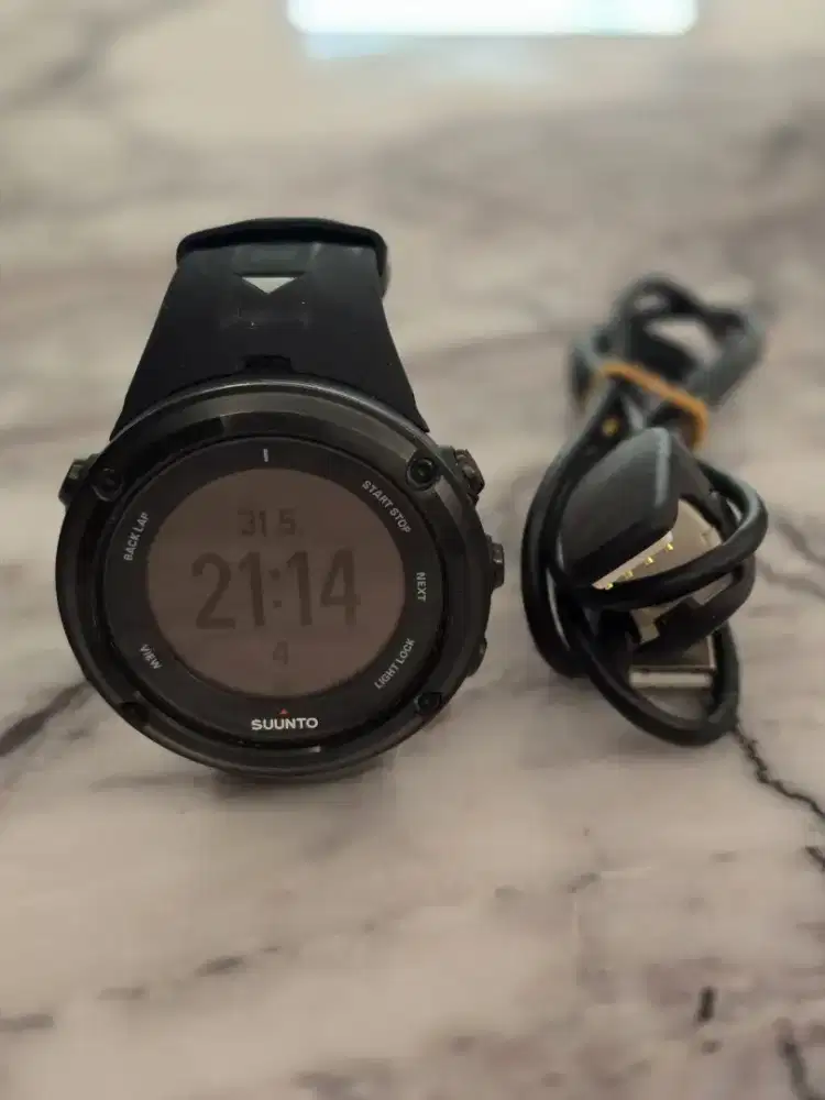 Jam tangan merek SUUNTO AMBIT 2