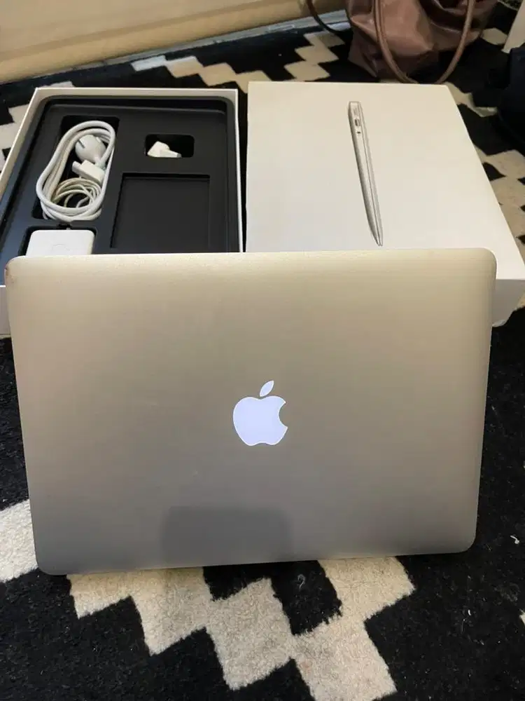 MacBook Air 13 inch 2017 intel core i5 ram 8gb SSD 128gb mulus ex iBox