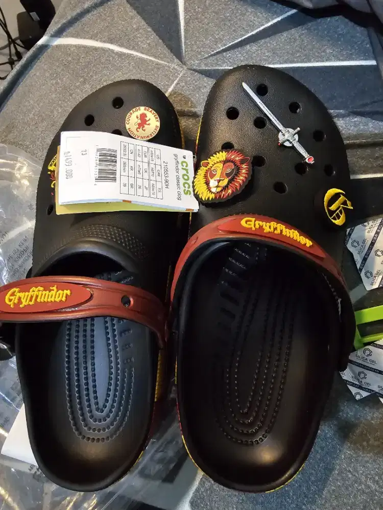 Sendal CROCS Gryffindor Clasic Clog ORIGINAL
Ukuran 41/42