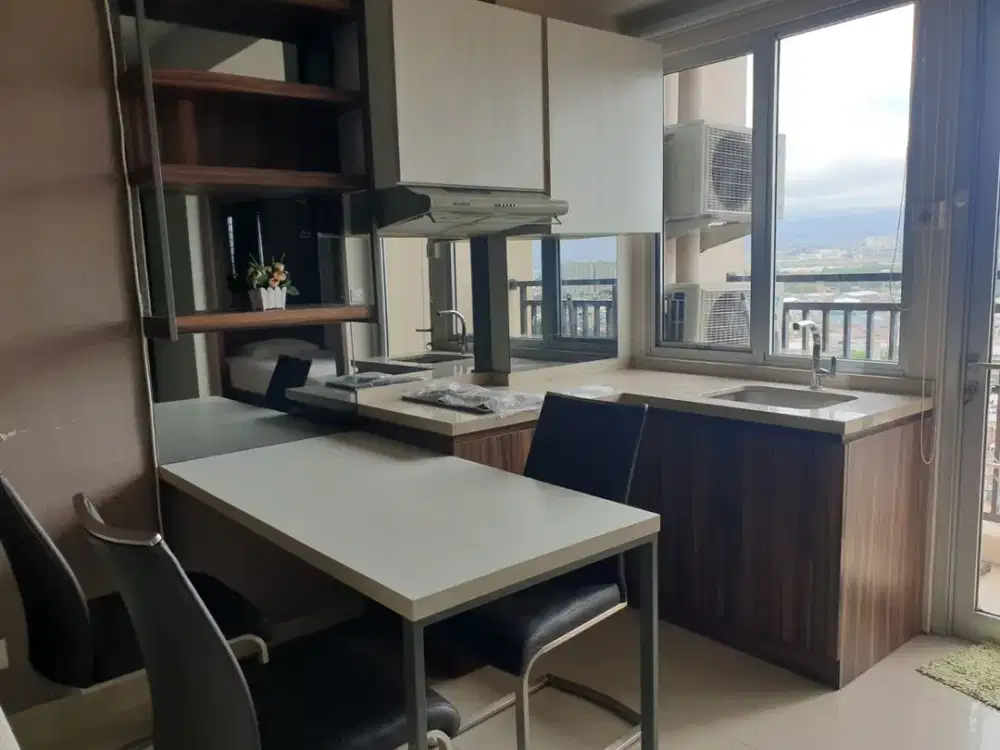 DIJUAL Apartemen Sudirman Suite 2BR Mewah Tower Maple Lt. 20 – View Gunung & Bandara