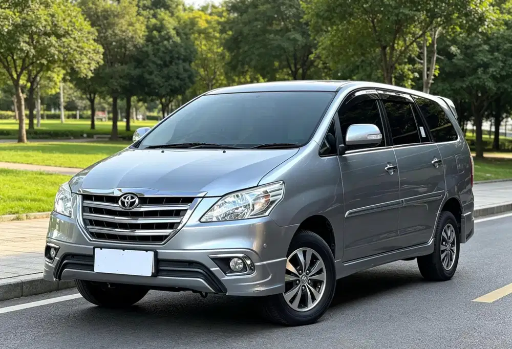 TOYOTA INNOVA V LUX AT 2015 BENSIN