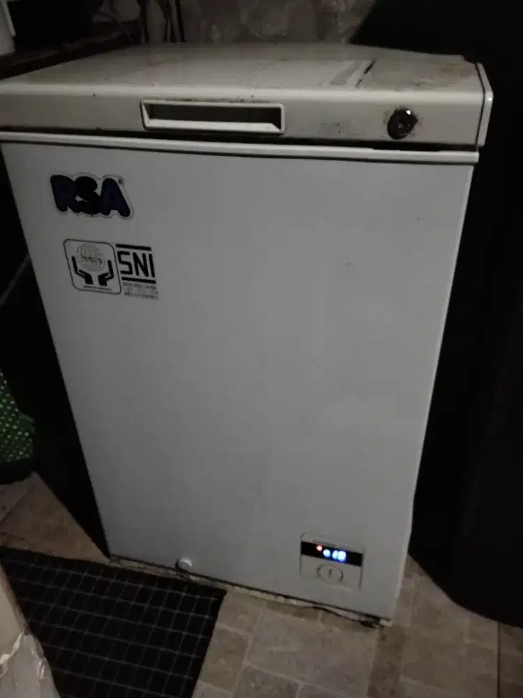 Dijual freezer merk RSA