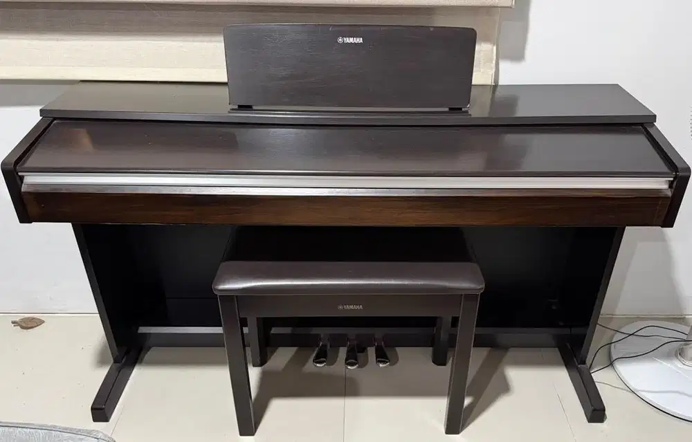 Piano Arius YDP 142