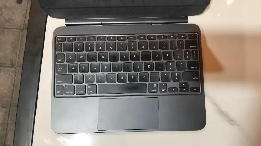 Apple magic keyboard apple ipad Pro M4 11 Inch Original 100% ( Bekas )