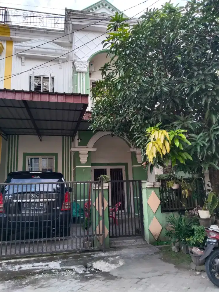 Di jual cepat rumah tiinggal dalam komplek