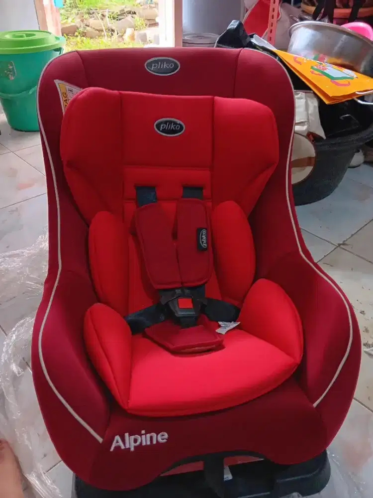 carseat pliko warna merah