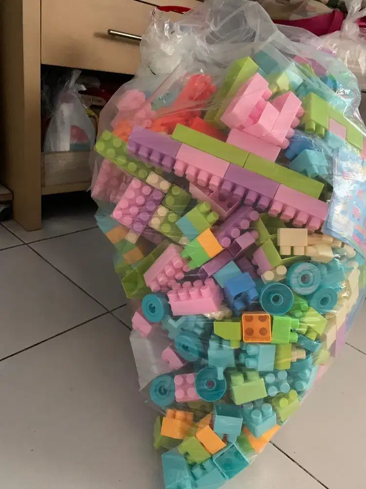 Mainin block susun untuk anakanak