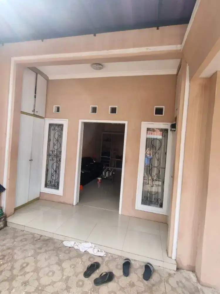 Disewa cepat rumah 2 lantai di Taman sari Harapan Indah bekasi