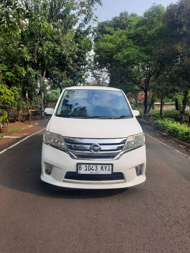 DIJUAL NISSAN SERENA HWS 2013