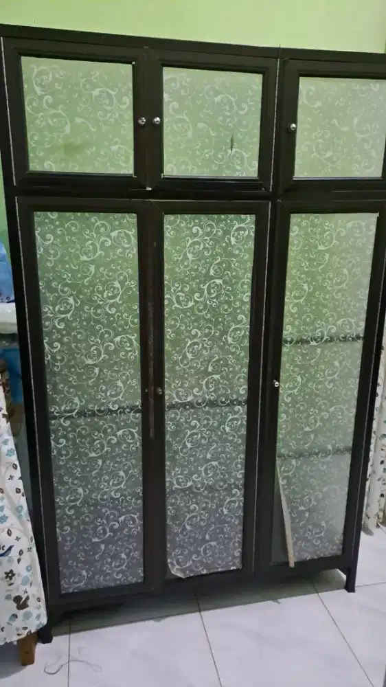 Lemari piring 3 pintu