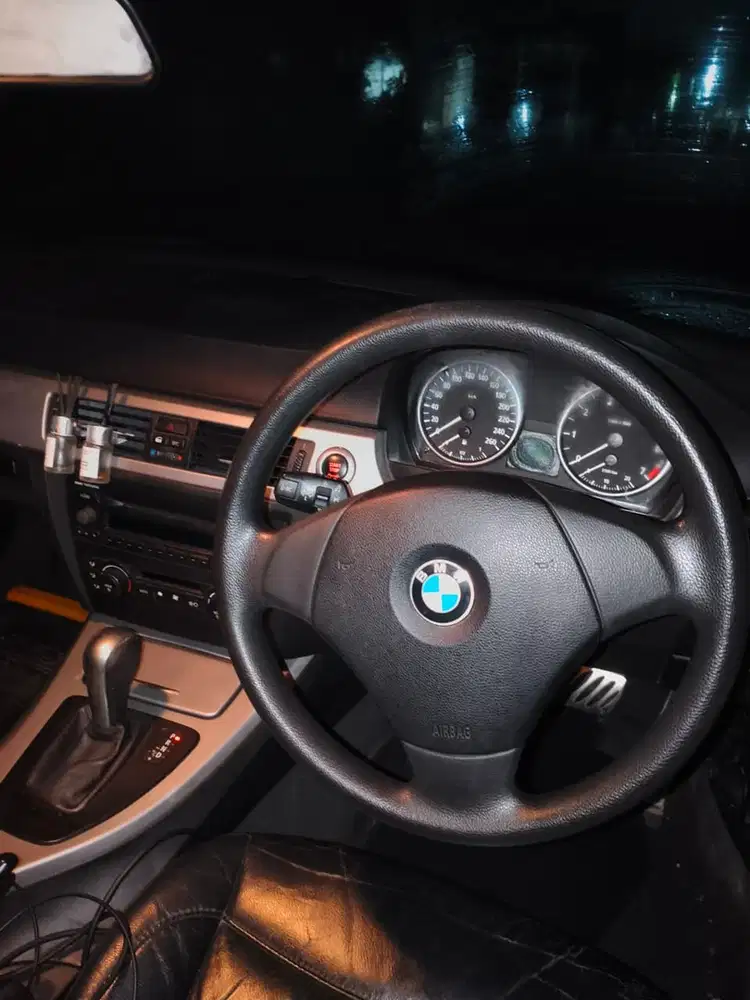 BMW 320i E90 2005 Bensin
