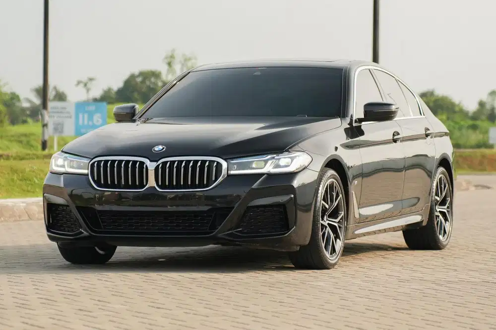Full Warranty! BMW 520i M Sport LCI 2022 Black Full Opt! C300