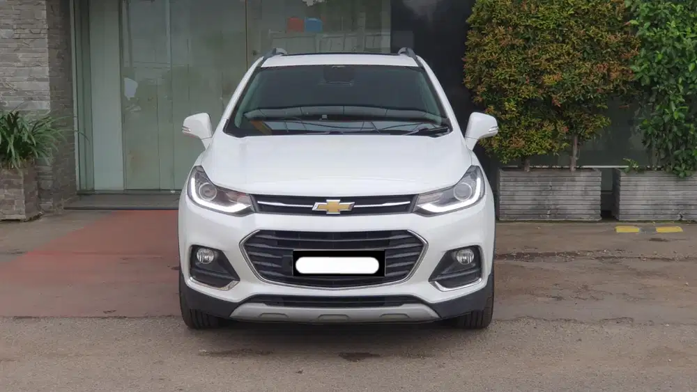 Chevrolet trax turbo premier 2018 putih sunroof