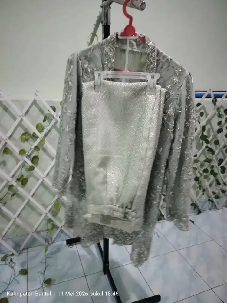 Kebaya set rok warna hijau