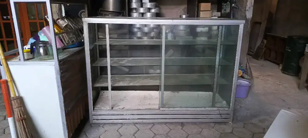 Etalase Rak Kaca Bekas