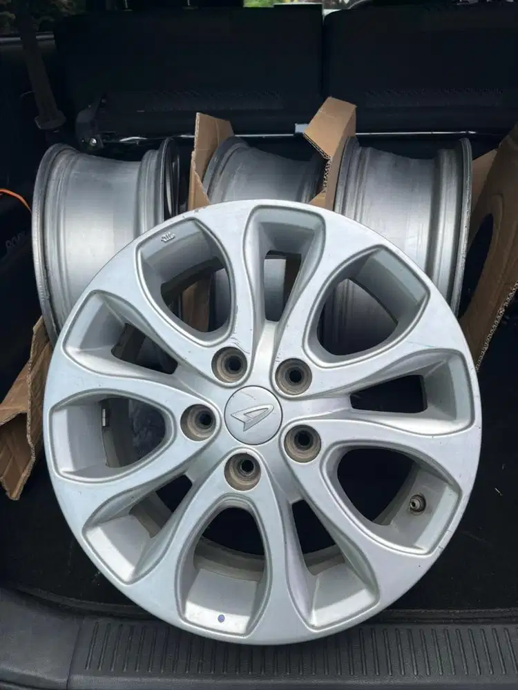 Velg OEM daihatsu terios matic ring 16 PCD 5X114.3 jumlah 4 PCS
