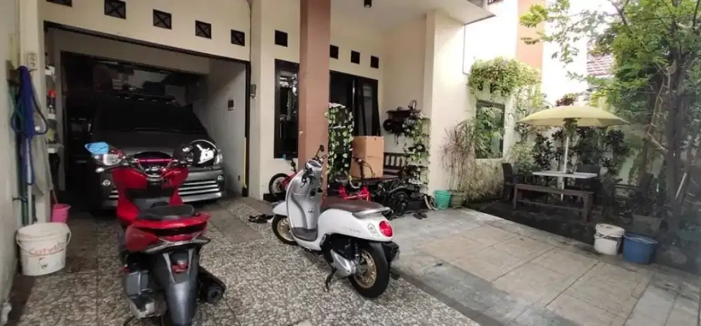 Jual Rumah Second Bagus di Area Dekat Raya Wiyung, Surabaya