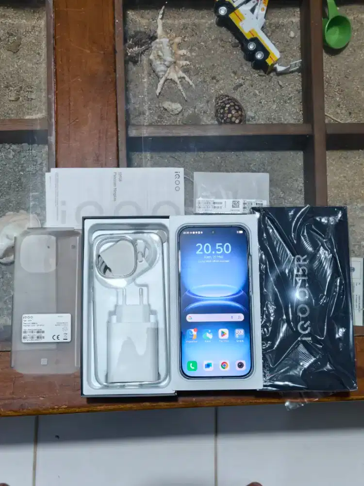 IQOO 15R 12/512 Silver Fullset No Minus Garansi 2 Tahun